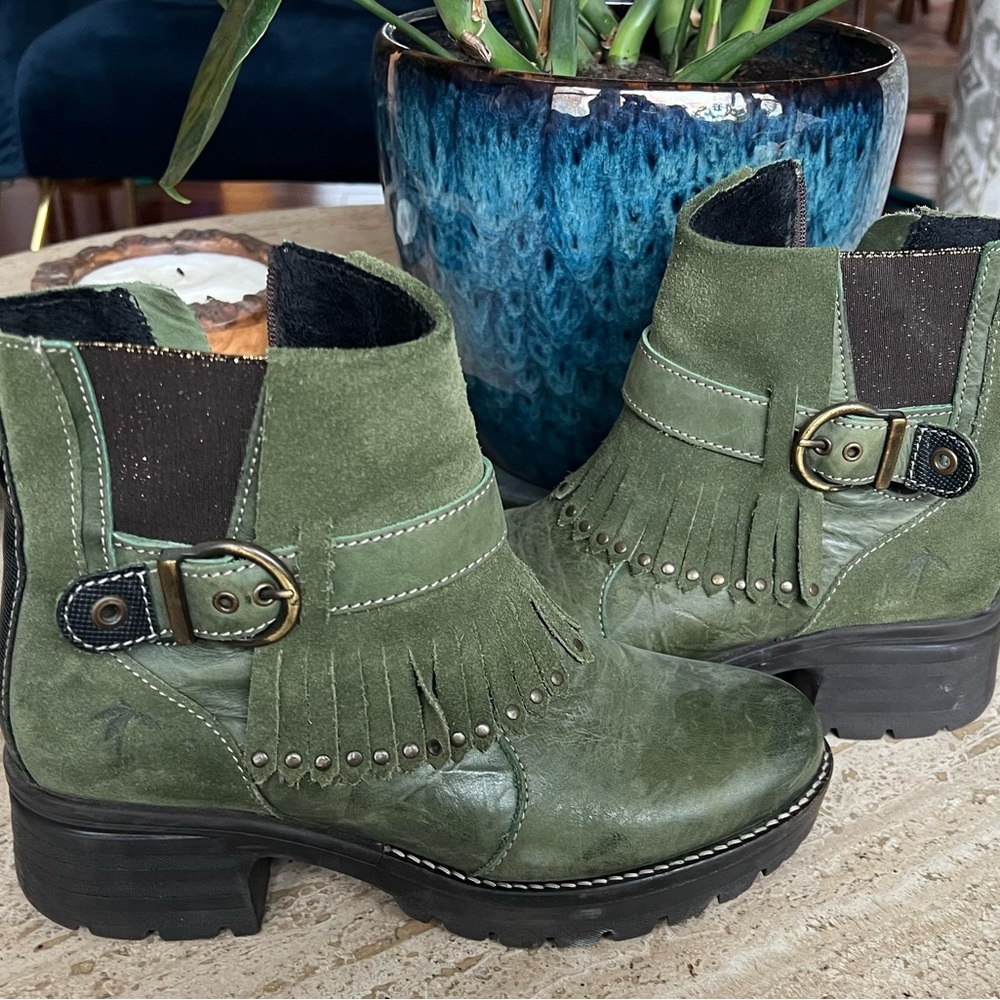 RARE Dromedaris Green Leather Fringe Ankle Boots - Picture 2 of 7
